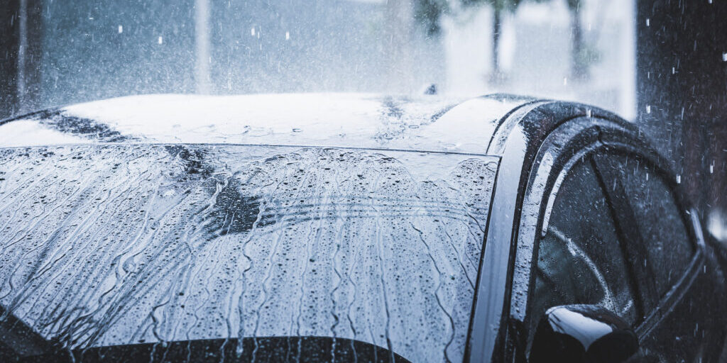 Heavy,Rain,Fell,On,The,Roof,Of,The,Car.,Driving